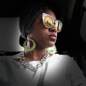 Meet your Posher, Deeadra